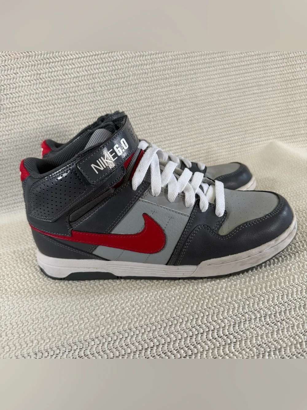 Nike 6.0 Mogan Mid 2 Kids Size 6Y Gray Red High Top Skate Shoes 407716-060